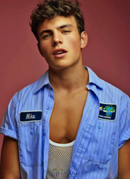 Young Men 18+_TMG _F_014503