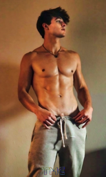 Young Men 18+_TMG _F_014503