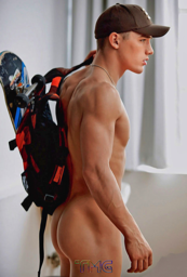Young Men 18+_TMG _F_014503